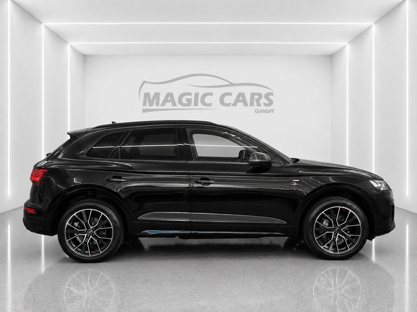 Fahrzeugabbildung Audi Q5 40 TFSI quattro S line *Black-Style*Pano*AHK* - mit KI generiert/bearbeitet