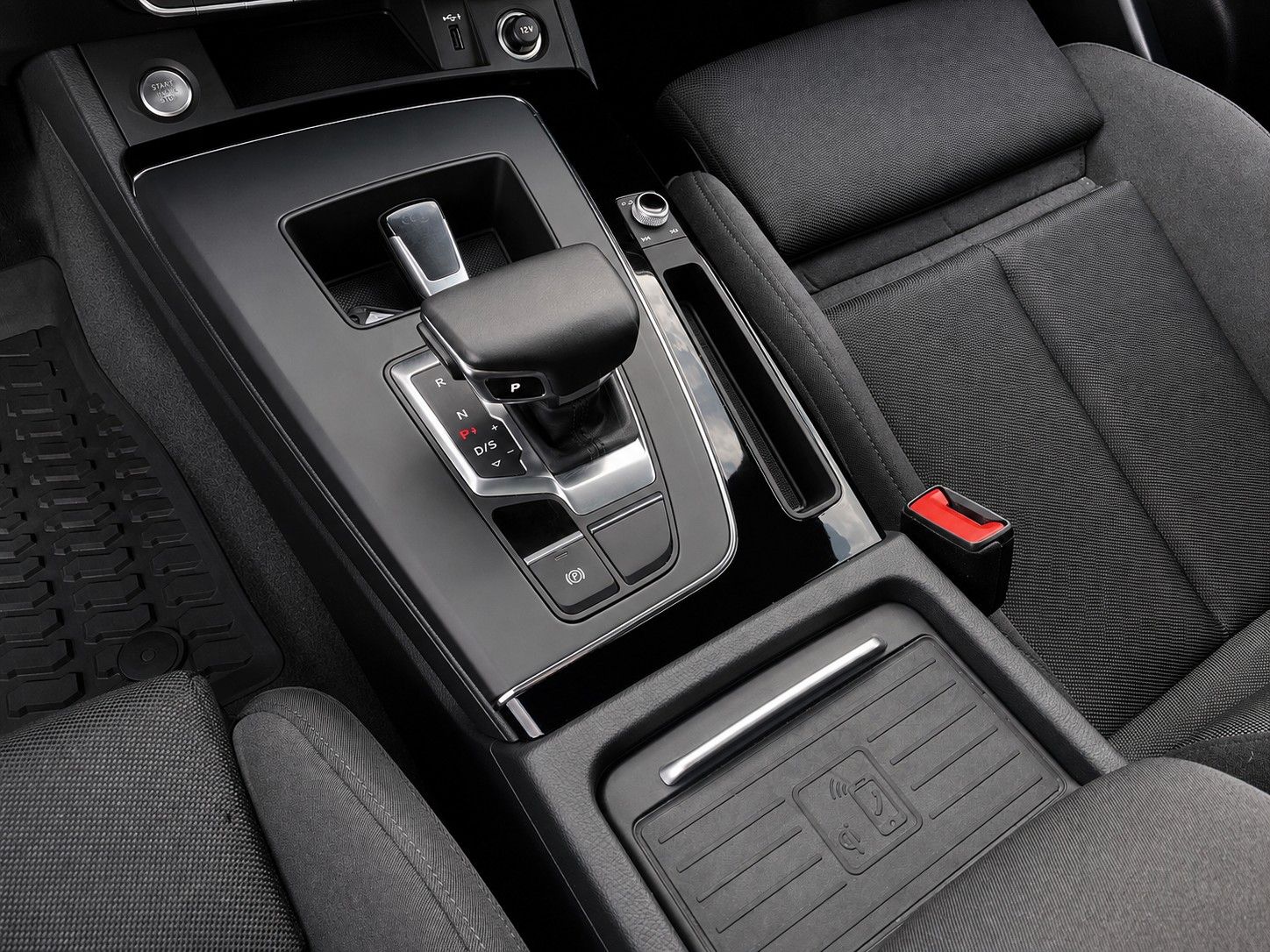 Fahrzeugabbildung Audi Q5 40 TFSI quattro S line *Black-Style*Pano*AHK* - mit KI generiert/bearbeitet