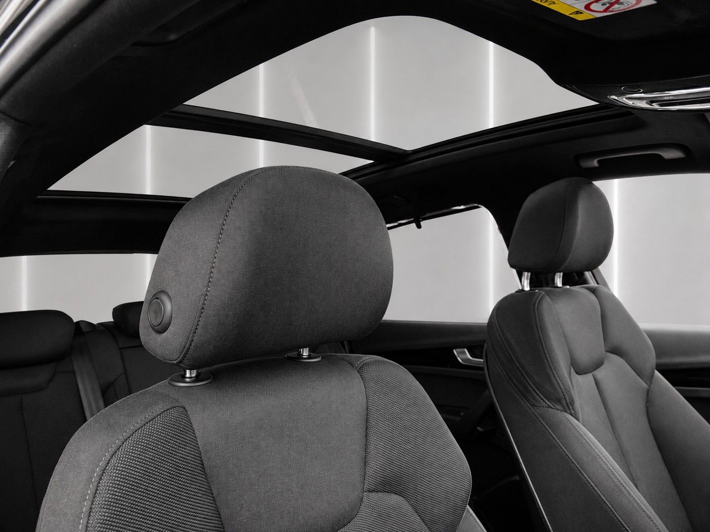 Fahrzeugabbildung Audi Q5 40 TFSI quattro S line *Black-Style*Pano*AHK* - mit KI generiert/bearbeitet