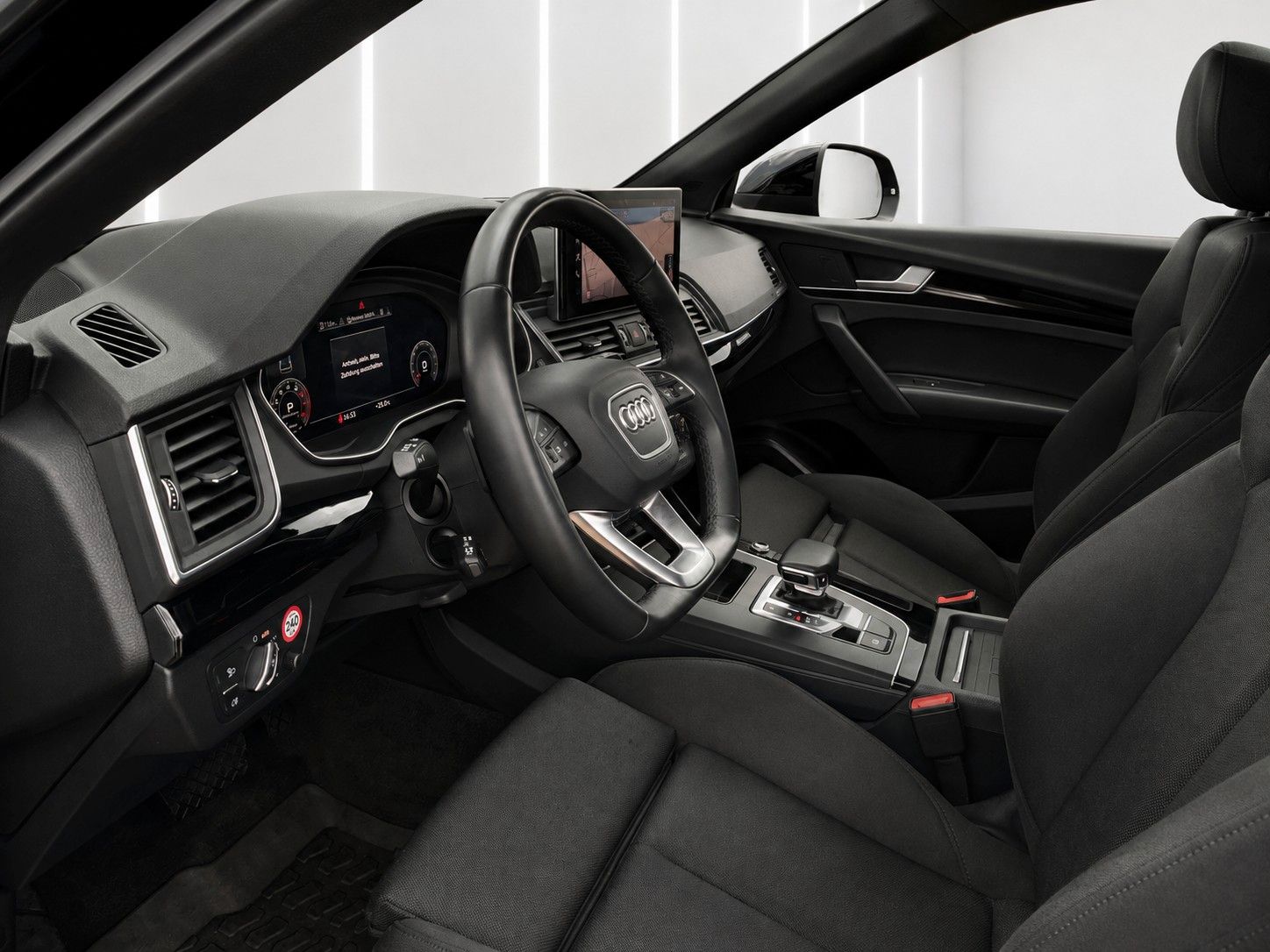 Fahrzeugabbildung Audi Q5 40 TFSI quattro S line *Black-Style*Pano*AHK* - mit KI generiert/bearbeitet