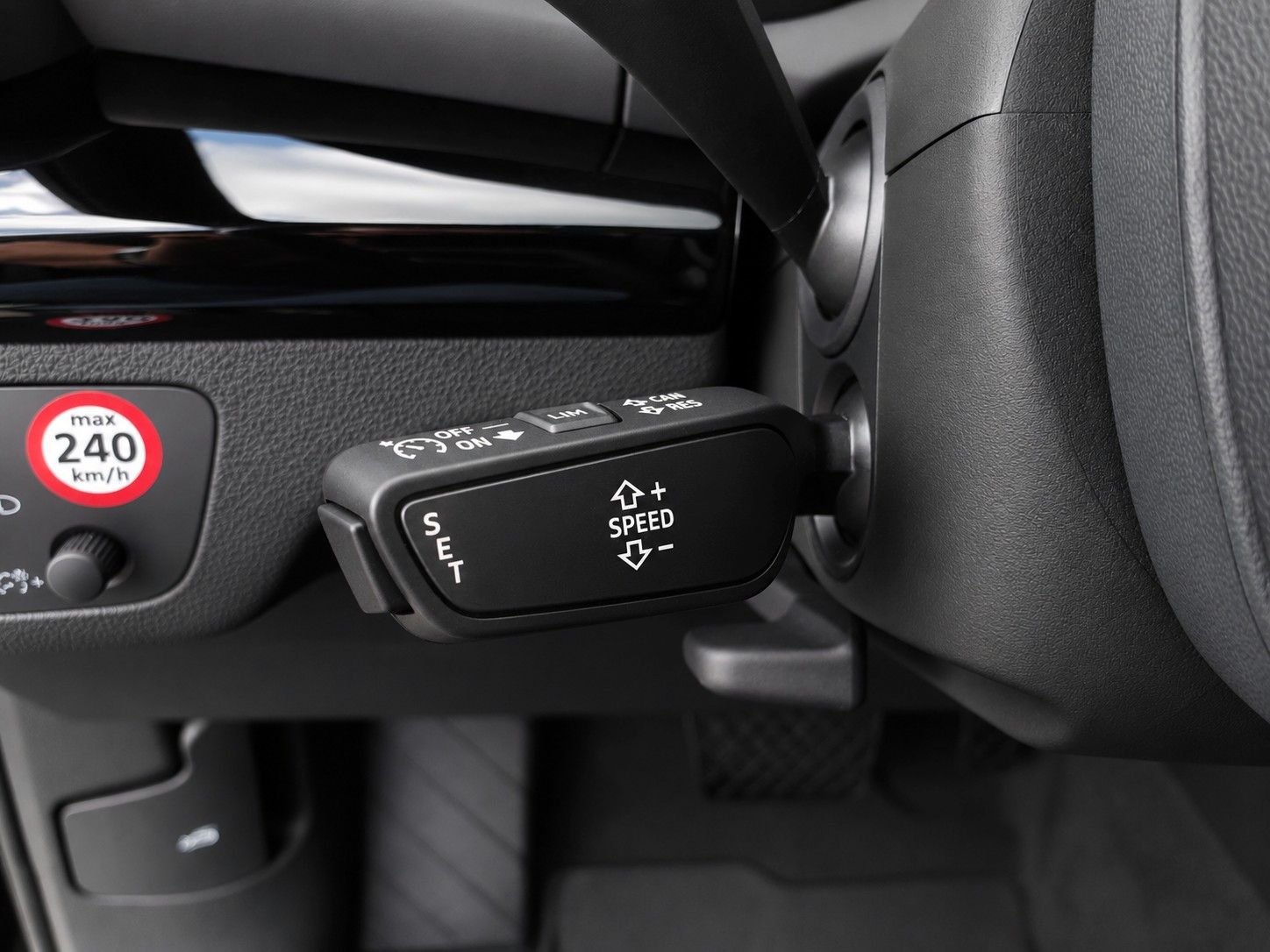 Fahrzeugabbildung Audi Q5 40 TFSI quattro S line *Black-Style*Pano*AHK* - mit KI generiert/bearbeitet