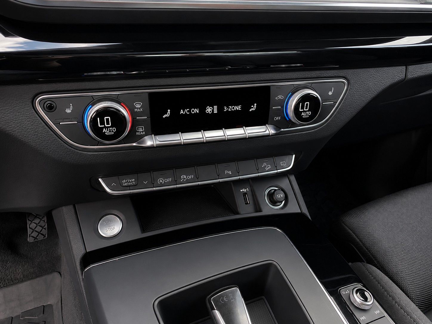 Fahrzeugabbildung Audi Q5 40 TFSI quattro S line *Black-Style*Pano*AHK* - mit KI generiert/bearbeitet