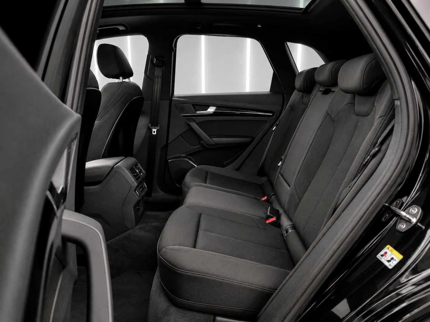 Fahrzeugabbildung Audi Q5 40 TFSI quattro S line *Black-Style*Pano*AHK* - mit KI generiert/bearbeitet
