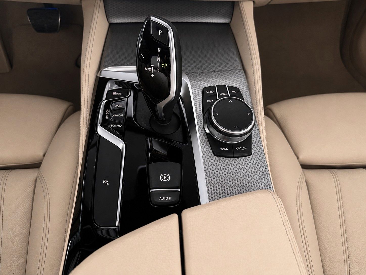 Fahrzeugabbildung BMW 520d xDrive M Sport *Shadow-Line*Soft-Close*LED - mit KI generiert/bearbeitet
