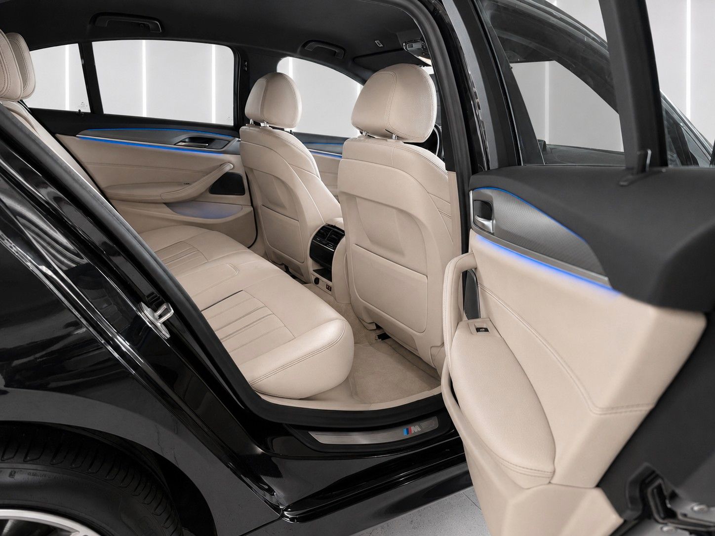 Fahrzeugabbildung BMW 520d xDrive M Sport *Shadow-Line*Soft-Close*LED - mit KI generiert/bearbeitet