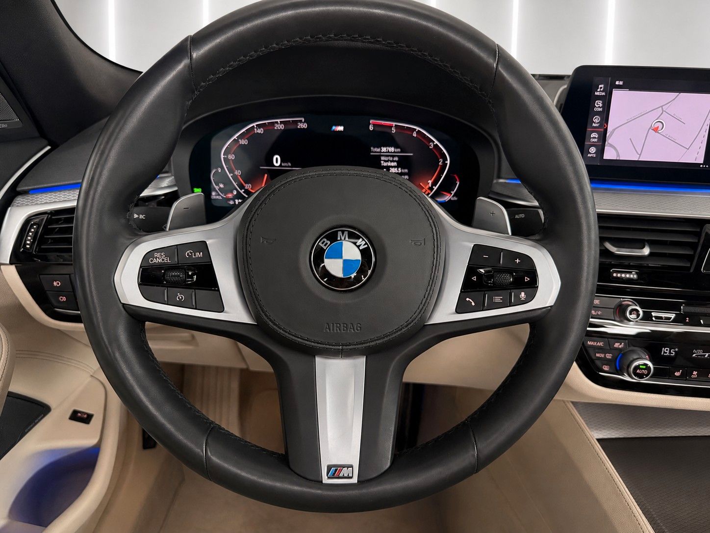 Fahrzeugabbildung BMW 520d xDrive M Sport *Shadow-Line*Soft-Close*LED - mit KI generiert/bearbeitet