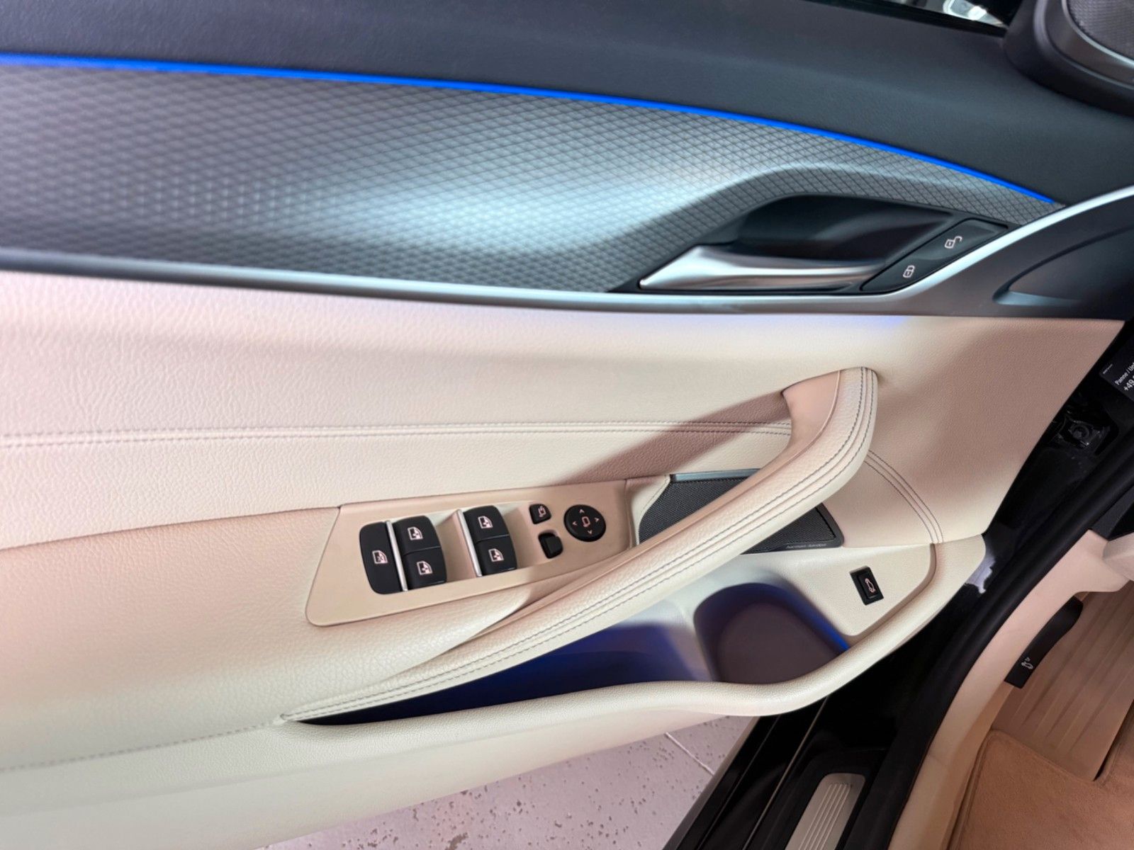 Fahrzeugabbildung BMW 520d xDrive M Sport *Shadow-Line*Soft-Close*LED - mit KI generiert/bearbeitet