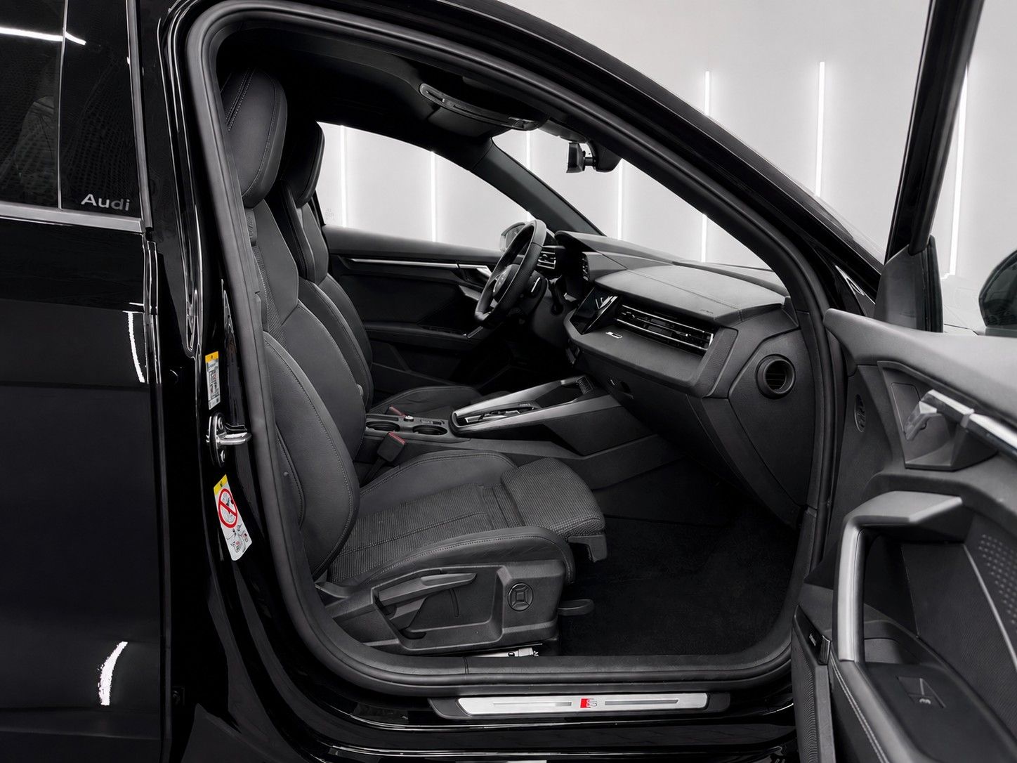 Fahrzeugabbildung Audi A3 35 TFSI Sportback S line *Matrix*SONOS* - mit KI generiert/bearbeitet