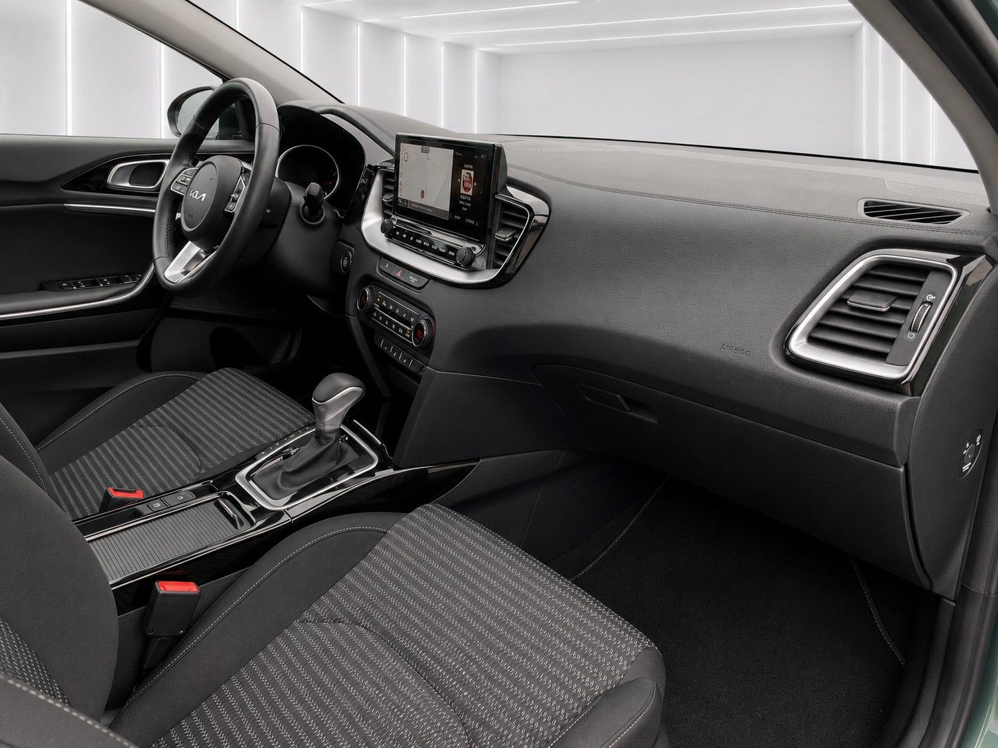 Fahrzeugabbildung Kia Ceed SW 1.5 T-GDI DCT7 Platinum *LED*JBL*Kamera* - mit KI generiert/bearbeitet