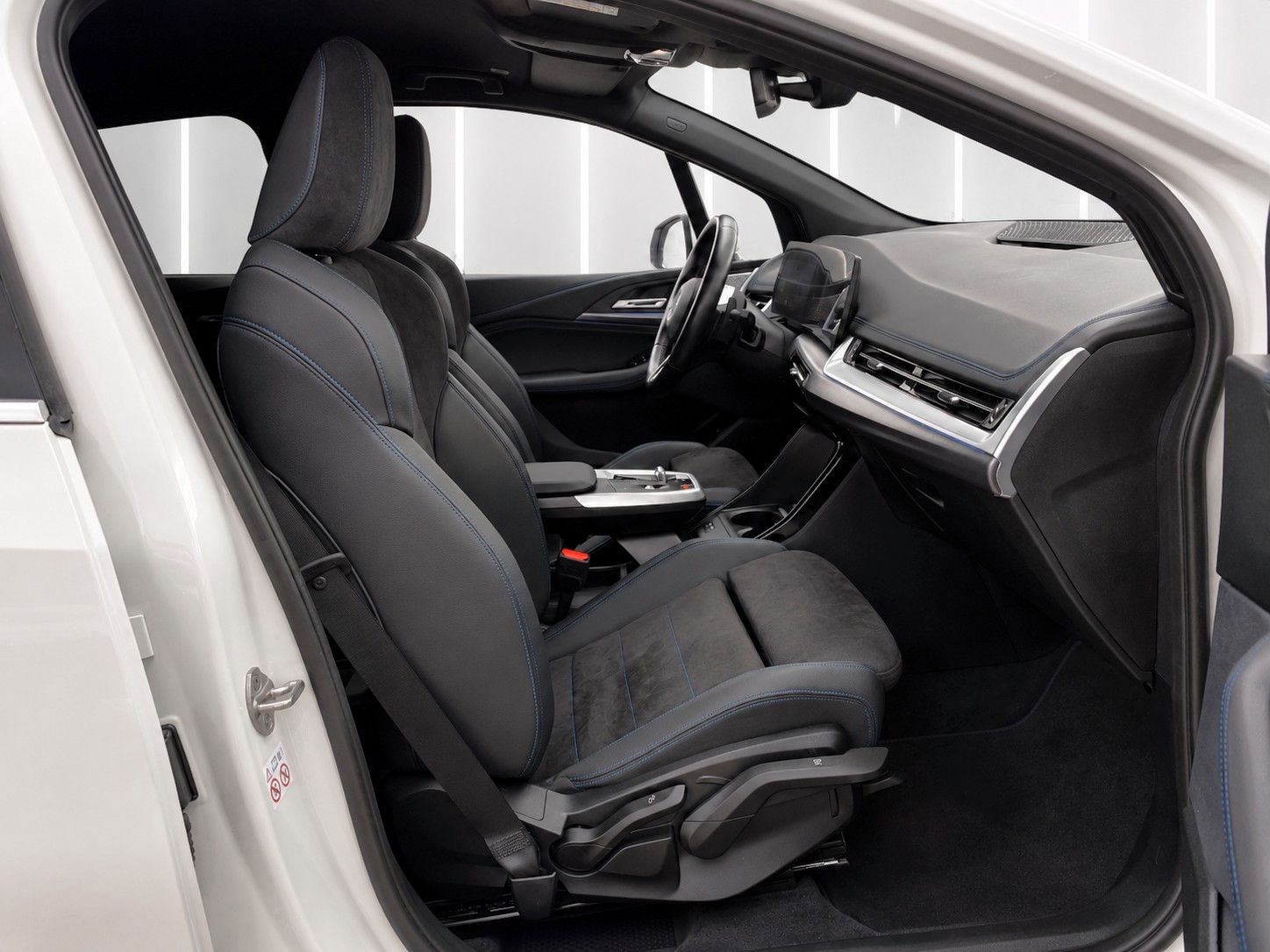 Fahrzeugabbildung BMW 218i Active Tourer Aut. M Sport *LED*AHK*KEYLESS - mit KI generiert/bearbeitet