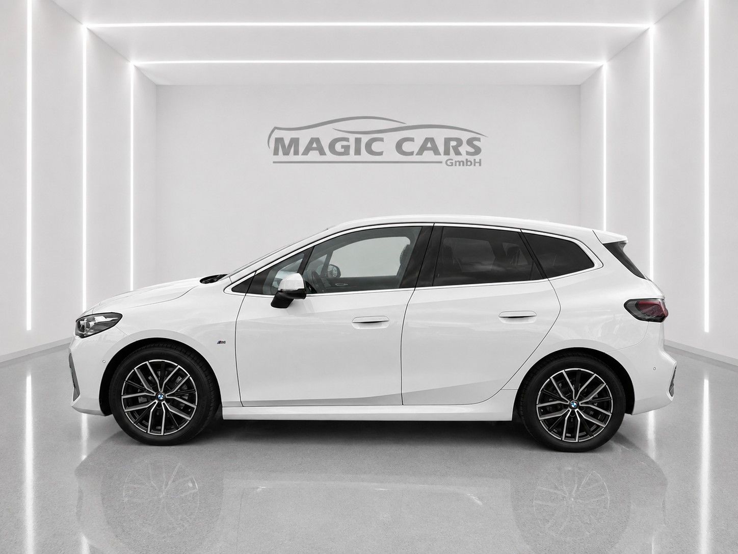 Fahrzeugabbildung BMW 218i Active Tourer Aut. M Sport *LED*AHK*KEYLESS - mit KI generiert/bearbeitet