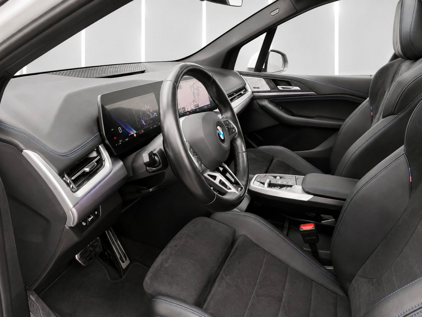 Fahrzeugabbildung BMW 218i Active Tourer Aut. M Sport *LED*AHK*KEYLESS - mit KI generiert/bearbeitet