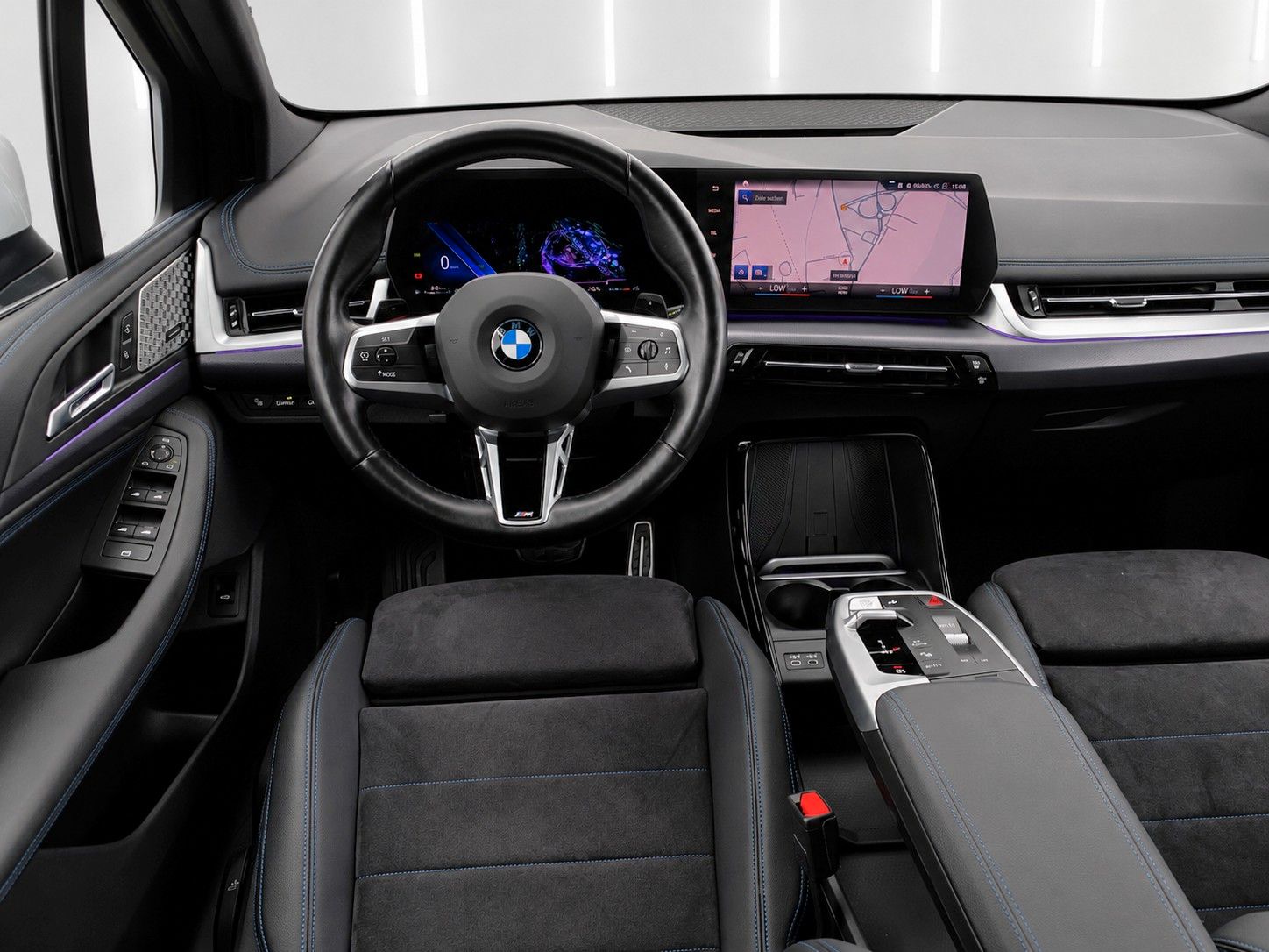 Fahrzeugabbildung BMW 218i Active Tourer Aut. M Sport *LED*AHK*KEYLESS - mit KI generiert/bearbeitet
