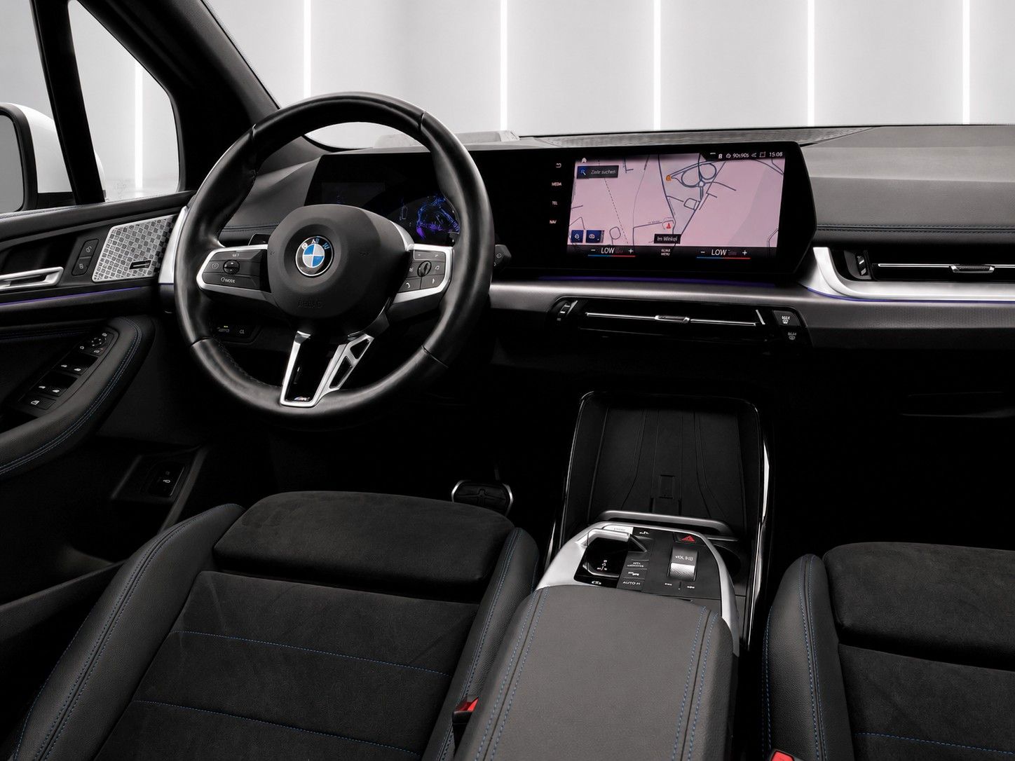 Fahrzeugabbildung BMW 218i Active Tourer Aut. M Sport *LED*AHK*KEYLESS - mit KI generiert/bearbeitet
