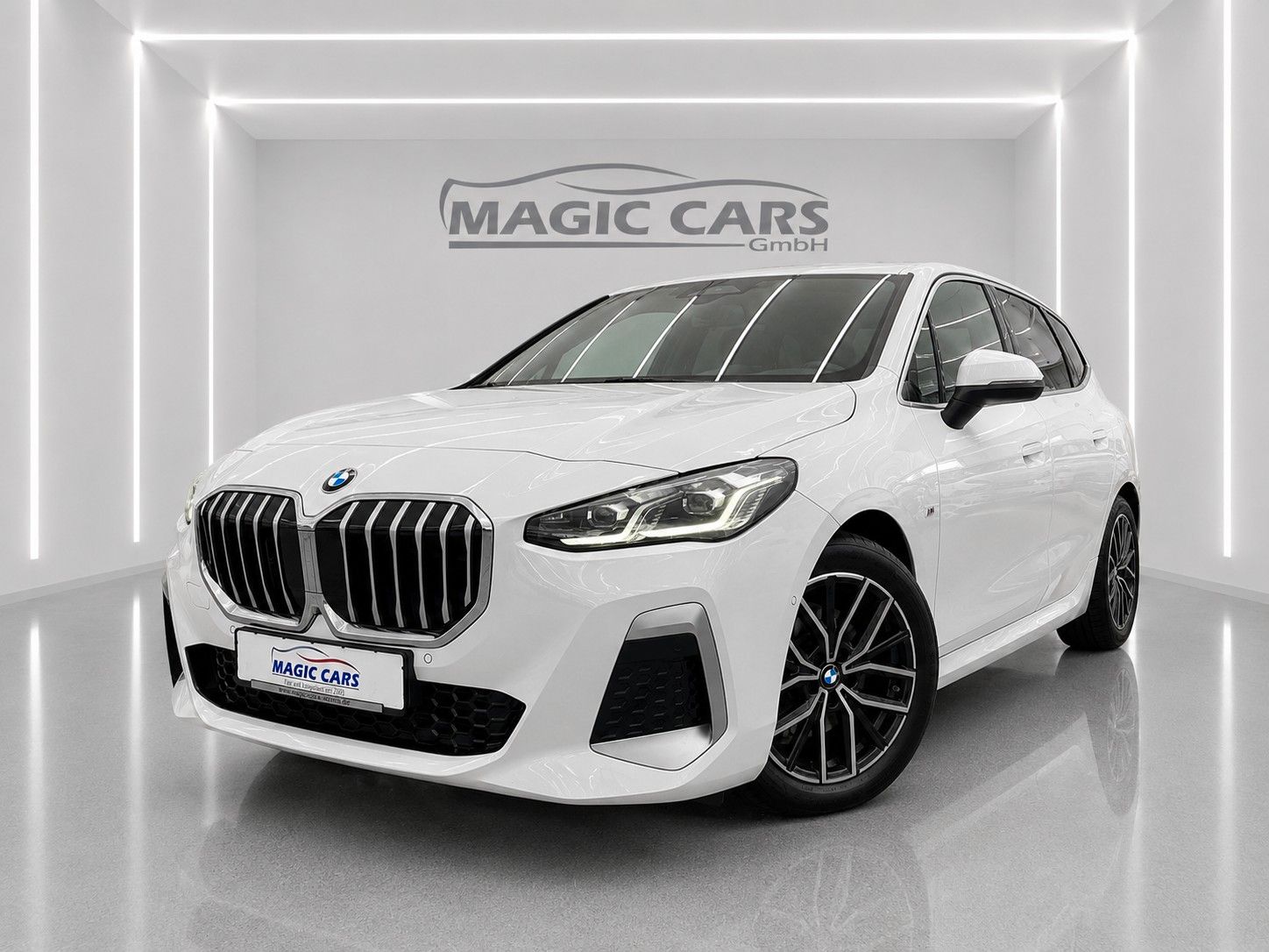 Fahrzeugabbildung BMW 218i Active Tourer Aut. M Sport *LED*AHK*KEYLESS - mit KI generiert/bearbeitet