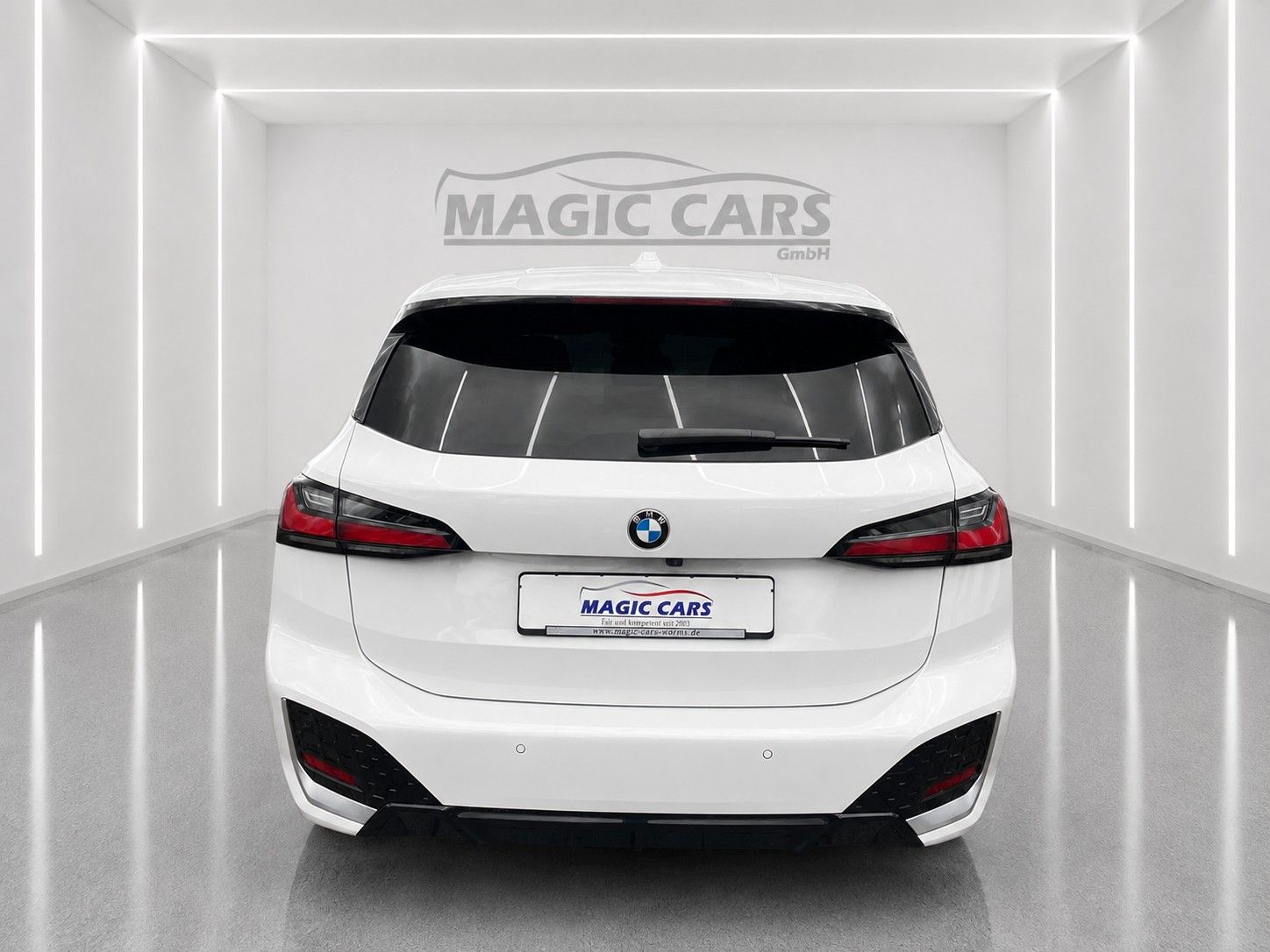 Fahrzeugabbildung BMW 218i Active Tourer Aut. M Sport *LED*AHK*KEYLESS - mit KI generiert/bearbeitet
