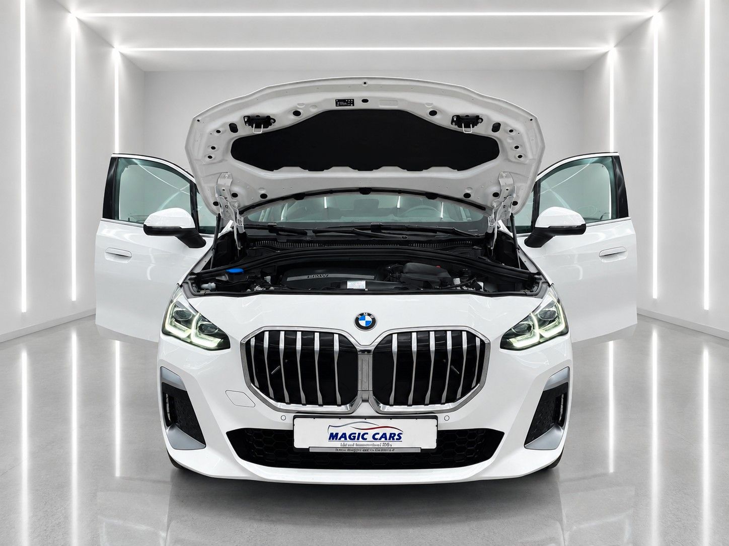 Fahrzeugabbildung BMW 218i Active Tourer Aut. M Sport *LED*AHK*KEYLESS - mit KI generiert/bearbeitet