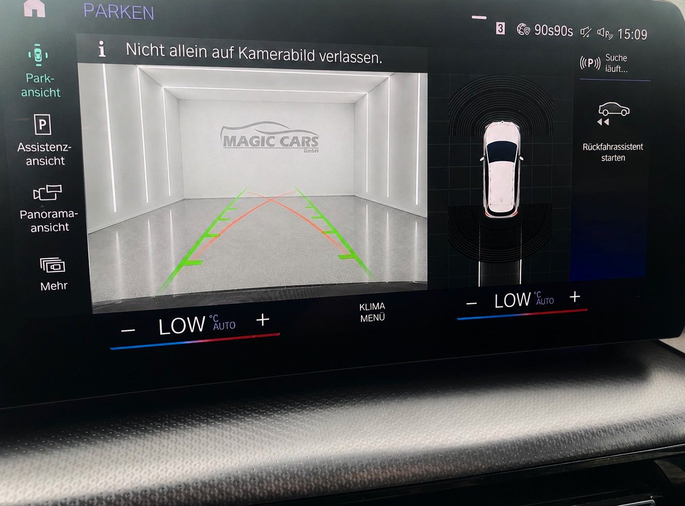 Fahrzeugabbildung BMW 218i Active Tourer Aut. M Sport *LED*AHK*KEYLESS - mit KI generiert/bearbeitet