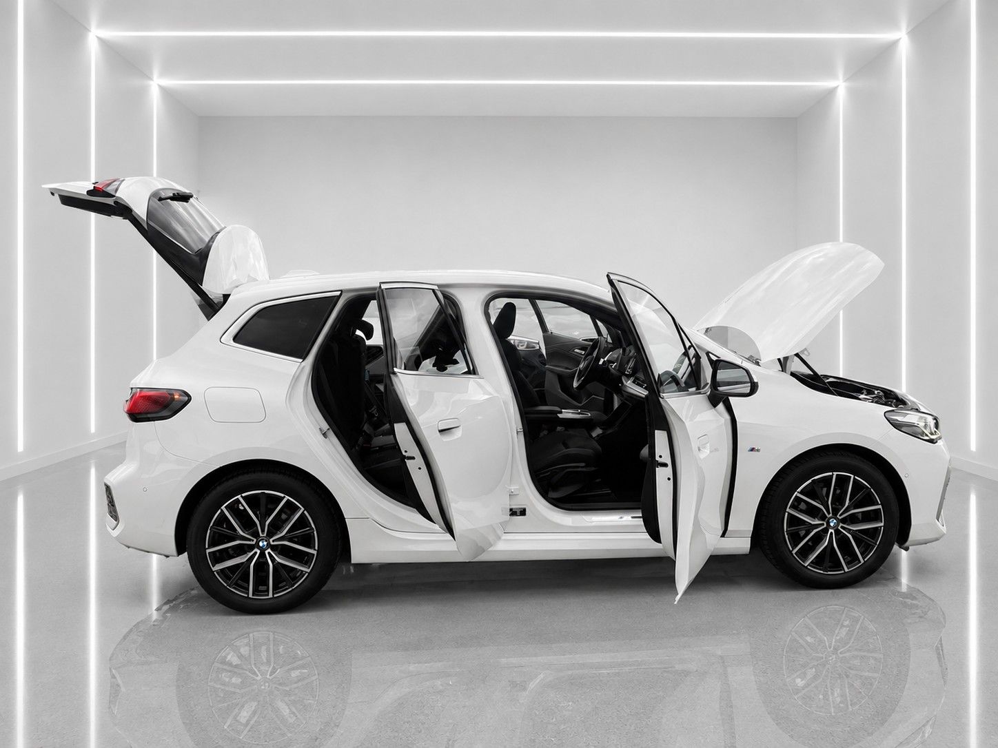 Fahrzeugabbildung BMW 218i Active Tourer Aut. M Sport *LED*AHK*KEYLESS - mit KI generiert/bearbeitet