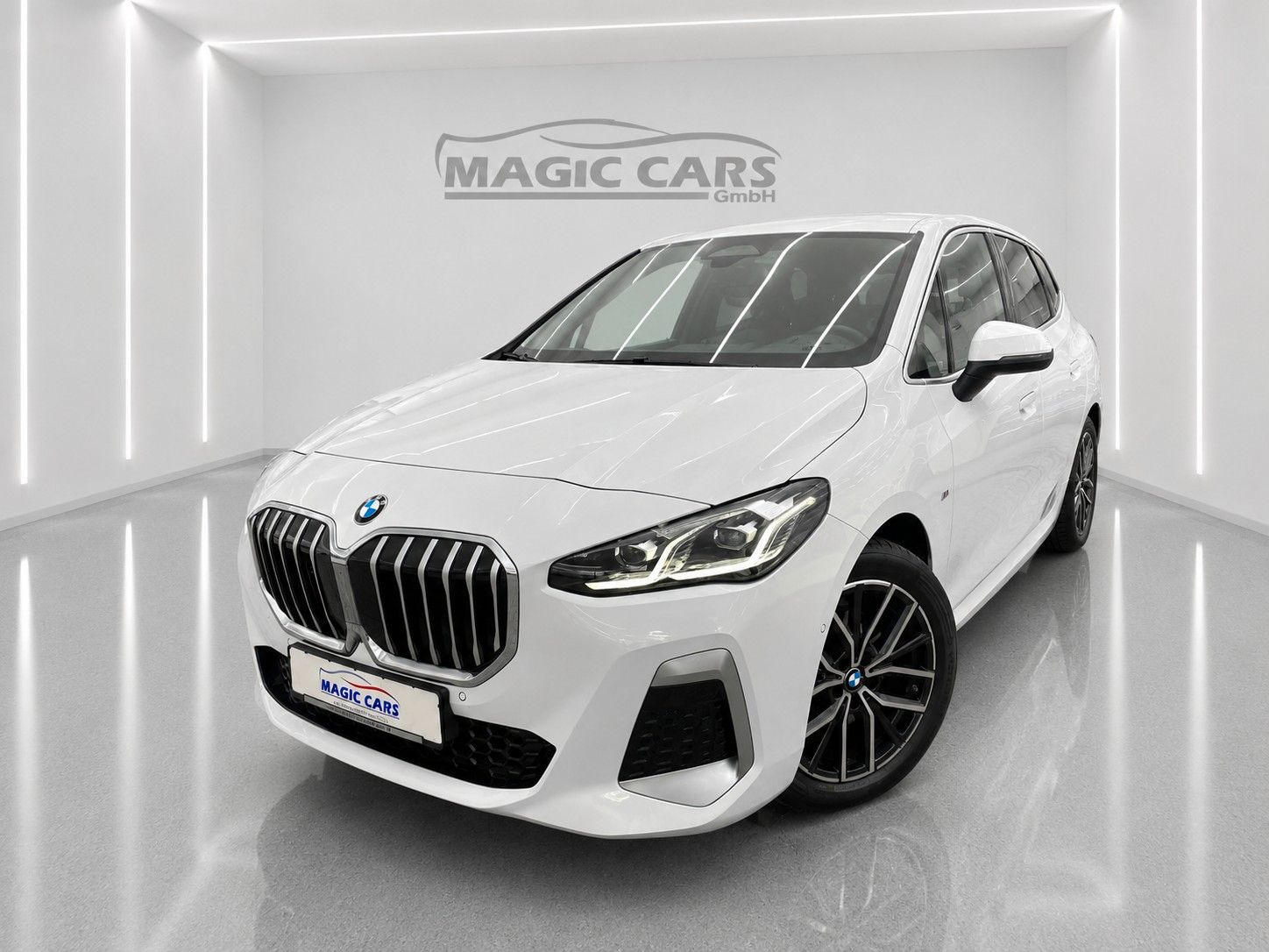 Fahrzeugabbildung BMW 218i Active Tourer Aut. M Sport *LED*AHK*KEYLESS - mit KI generiert/bearbeitet