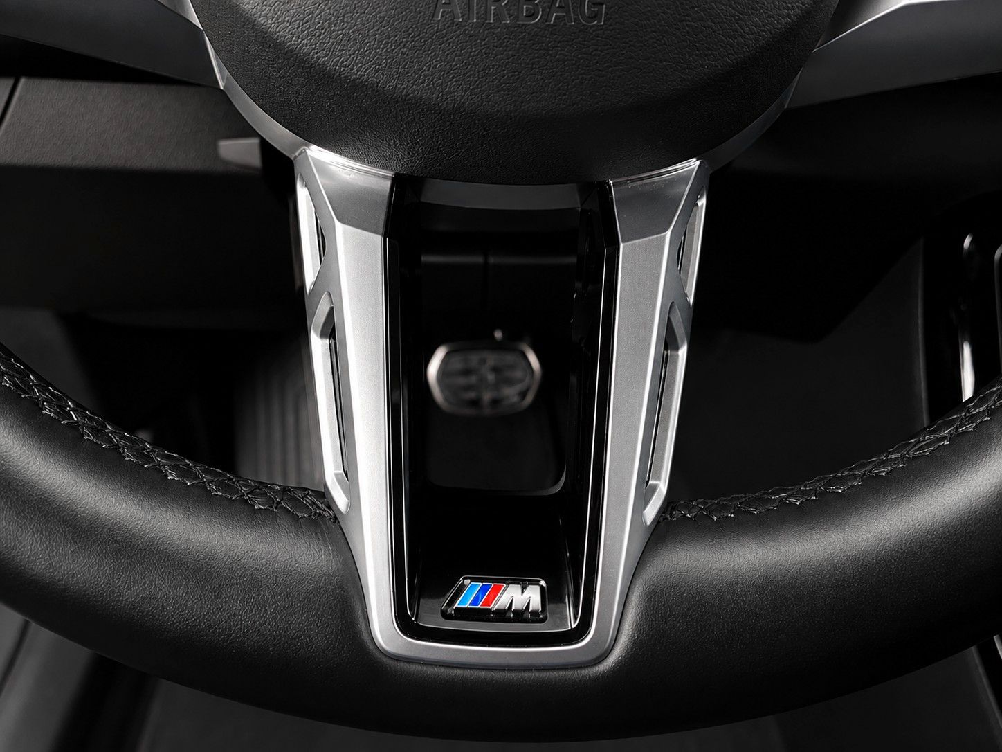 Fahrzeugabbildung BMW 218i Active Tourer Aut. M Sport *LED*AHK*KEYLESS - mit KI generiert/bearbeitet