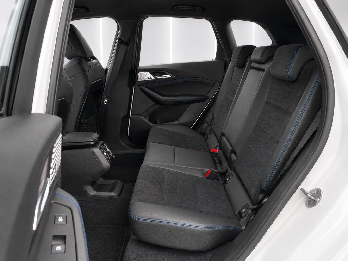 Fahrzeugabbildung BMW 218i Active Tourer Aut. M Sport *LED*AHK*KEYLESS - mit KI generiert/bearbeitet