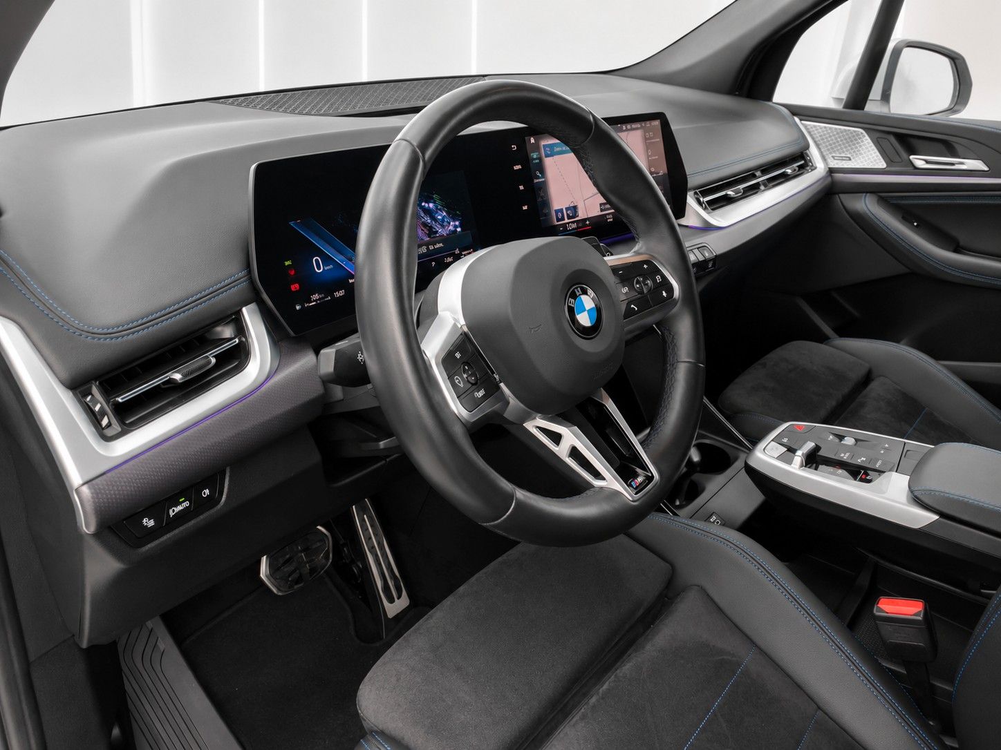 Fahrzeugabbildung BMW 218i Active Tourer Aut. M Sport *LED*AHK*KEYLESS - mit KI generiert/bearbeitet