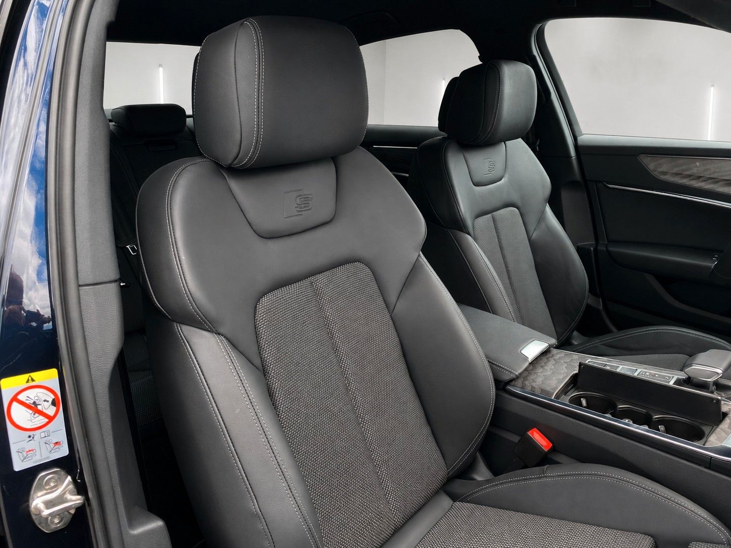 Fahrzeugabbildung Audi A6 35 TDI Lim. S tronic S line *Matrix*Virtual* - mit KI generiert/bearbeitet