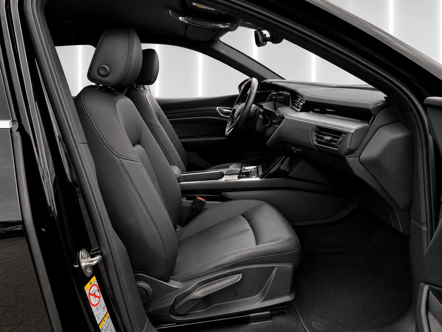 Fahrzeugabbildung Audi e-tron 50 quattro advanced *Luftfederung*Kamera* - mit KI generiert/bearbeitet
