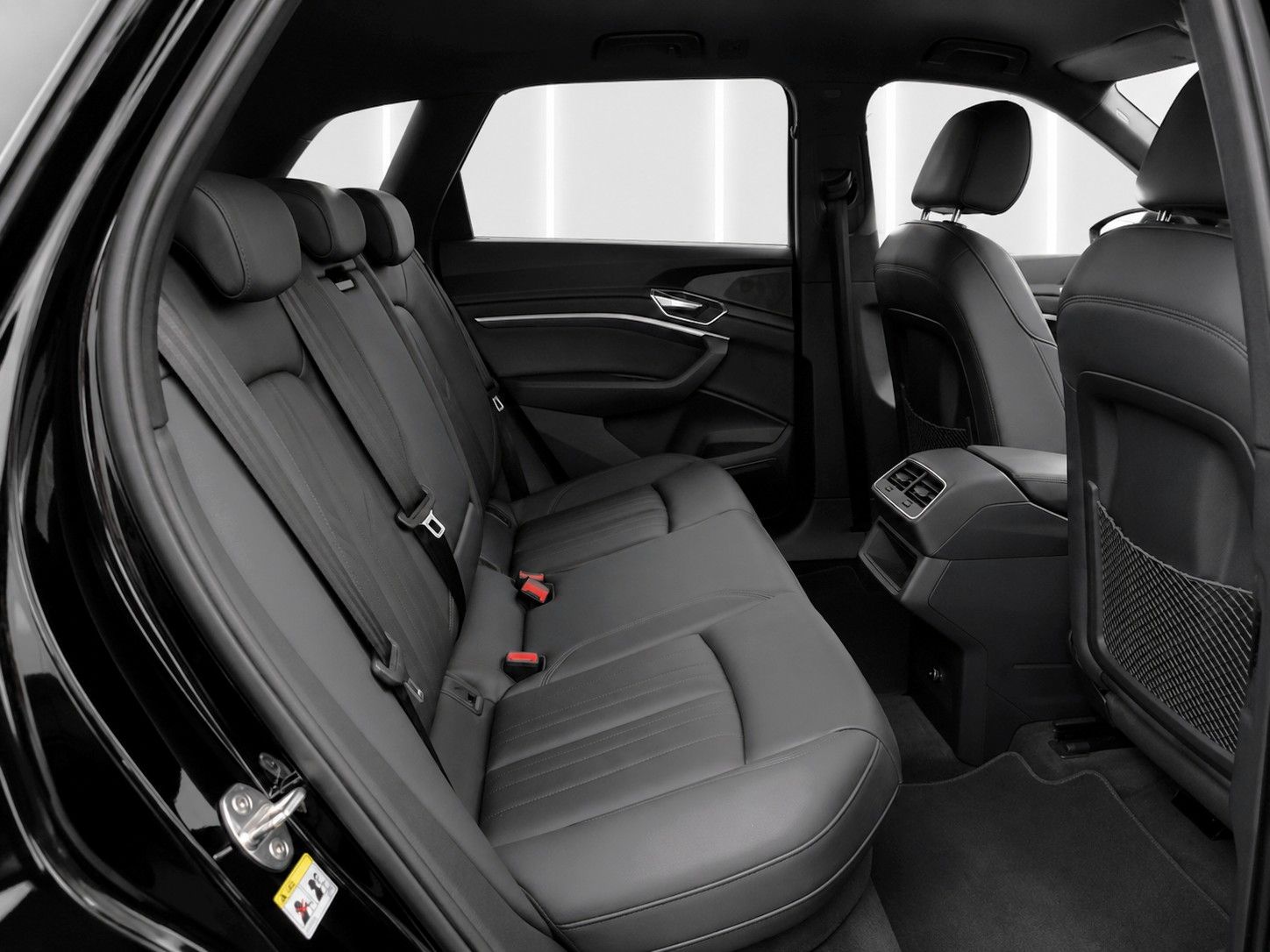 Fahrzeugabbildung Audi e-tron 50 quattro advanced *Luftfederung*Kamera* - mit KI generiert/bearbeitet