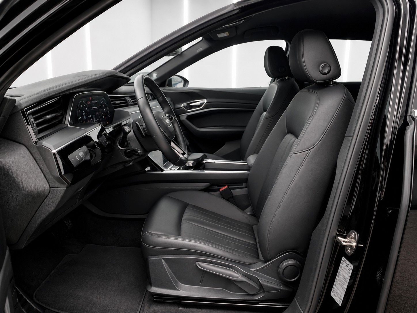Fahrzeugabbildung Audi e-tron 50 quattro advanced *Luftfederung*Kamera* - mit KI generiert/bearbeitet
