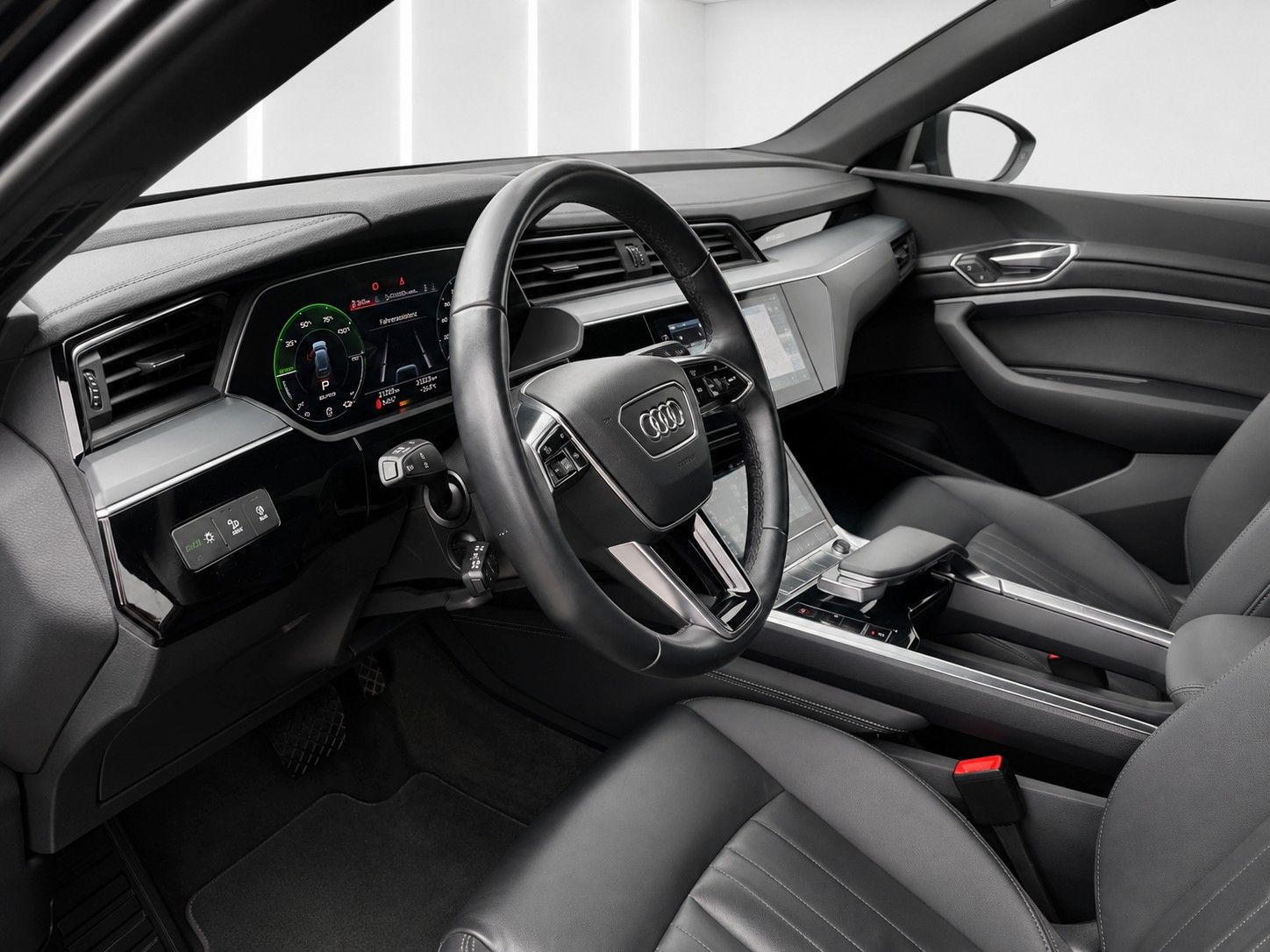 Fahrzeugabbildung Audi e-tron 50 quattro advanced *Luftfederung*Kamera* - mit KI generiert/bearbeitet