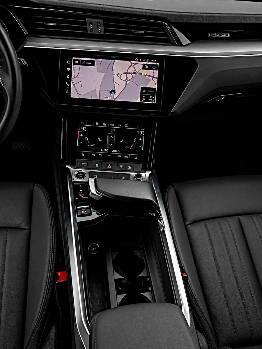 Fahrzeugabbildung Audi e-tron 50 quattro advanced *Luftfederung*Kamera* - mit KI generiert/bearbeitet
