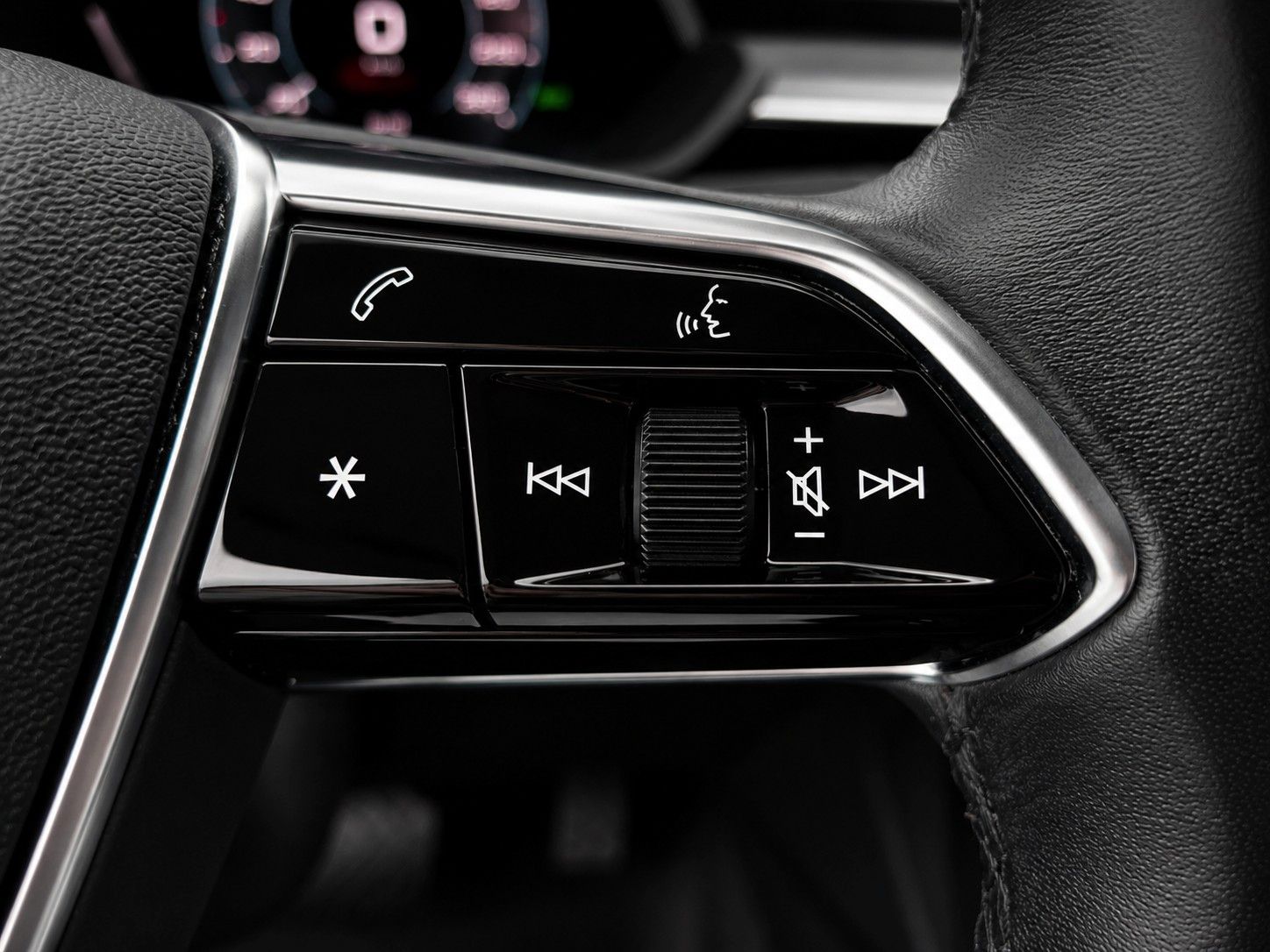 Fahrzeugabbildung Audi e-tron 50 quattro advanced *Luftfederung*Kamera* - mit KI generiert/bearbeitet