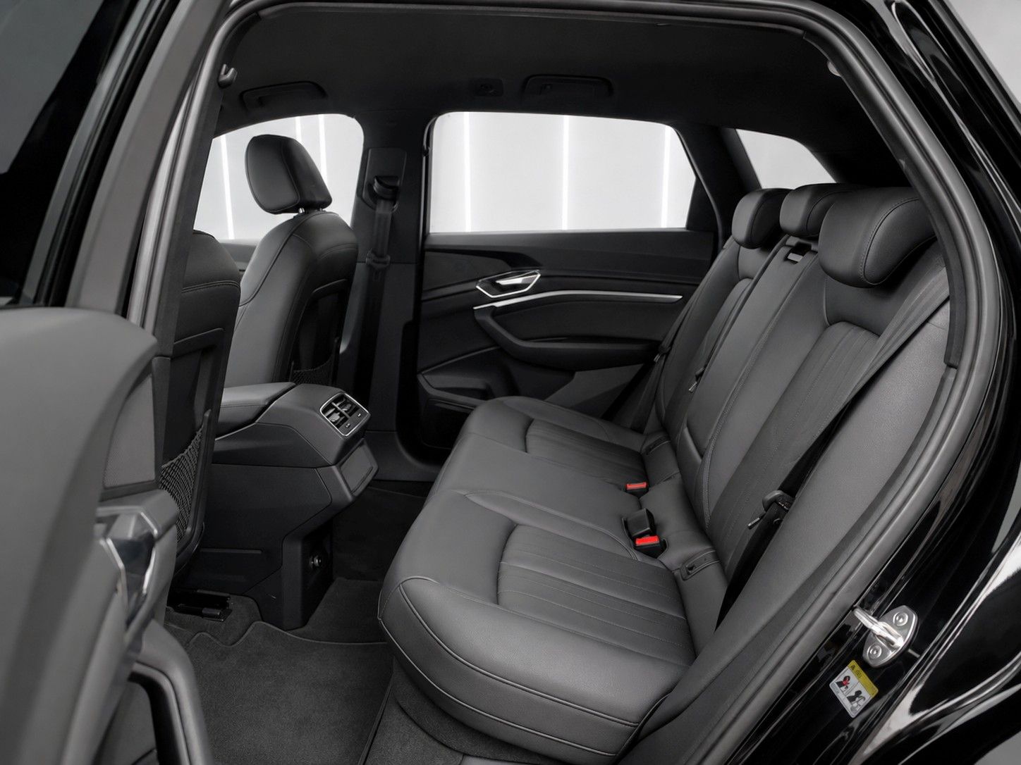 Fahrzeugabbildung Audi e-tron 50 quattro advanced *Luftfederung*Kamera* - mit KI generiert/bearbeitet