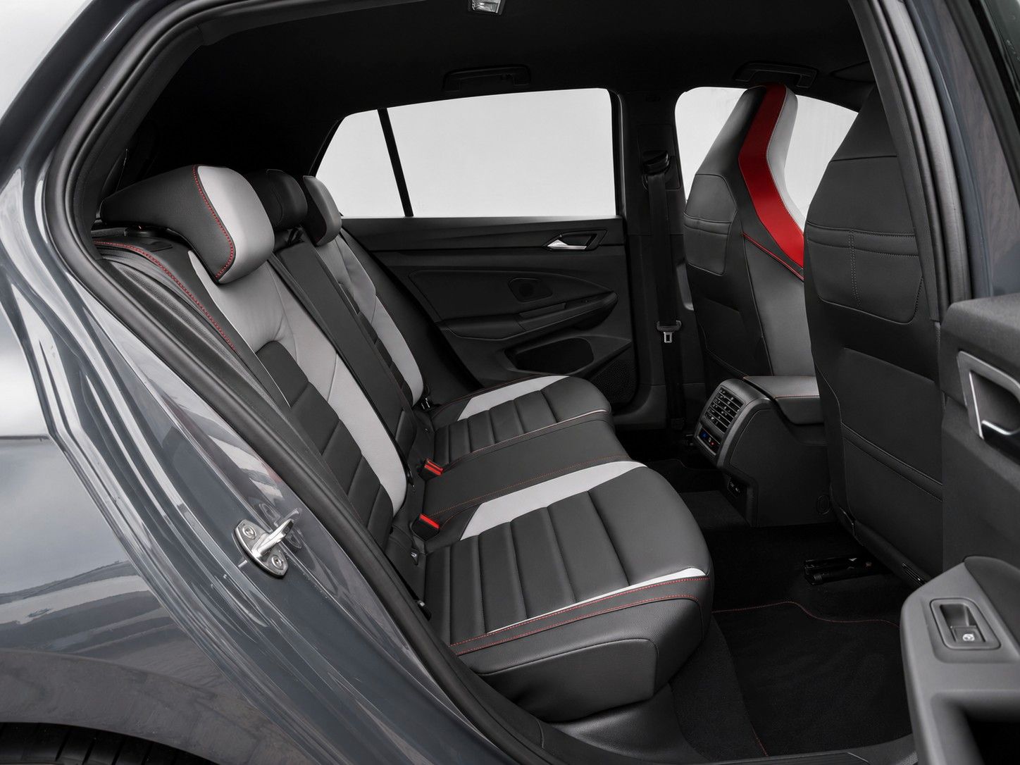 Fahrzeugabbildung Volkswagen Golf VIII Lim. GTI*Black Style*Leder*Memory*H&K* - mit KI generiert/bearbeitet