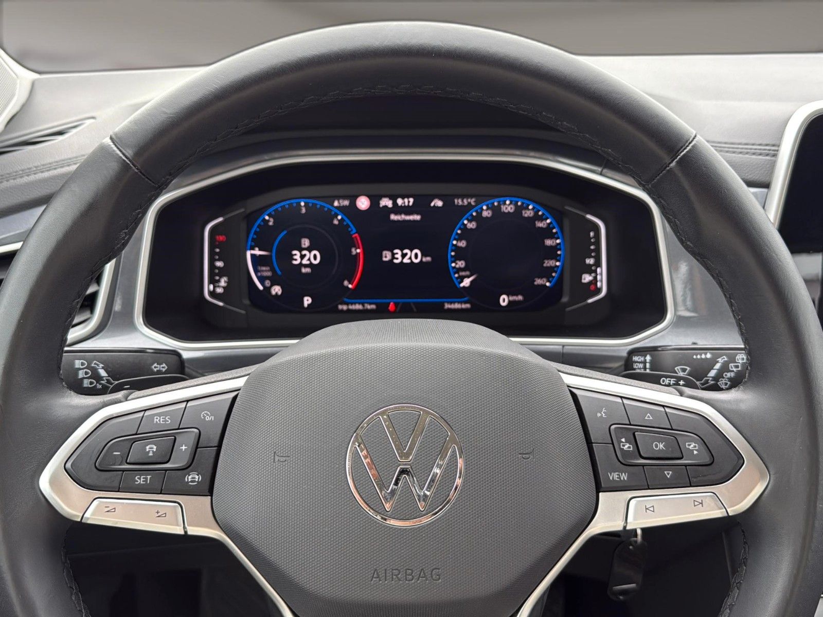 Fahrzeugabbildung Volkswagen T-Roc Style 4Motion*Standheizung*Drive*IQ LED* - mit KI generiert/bearbeitet