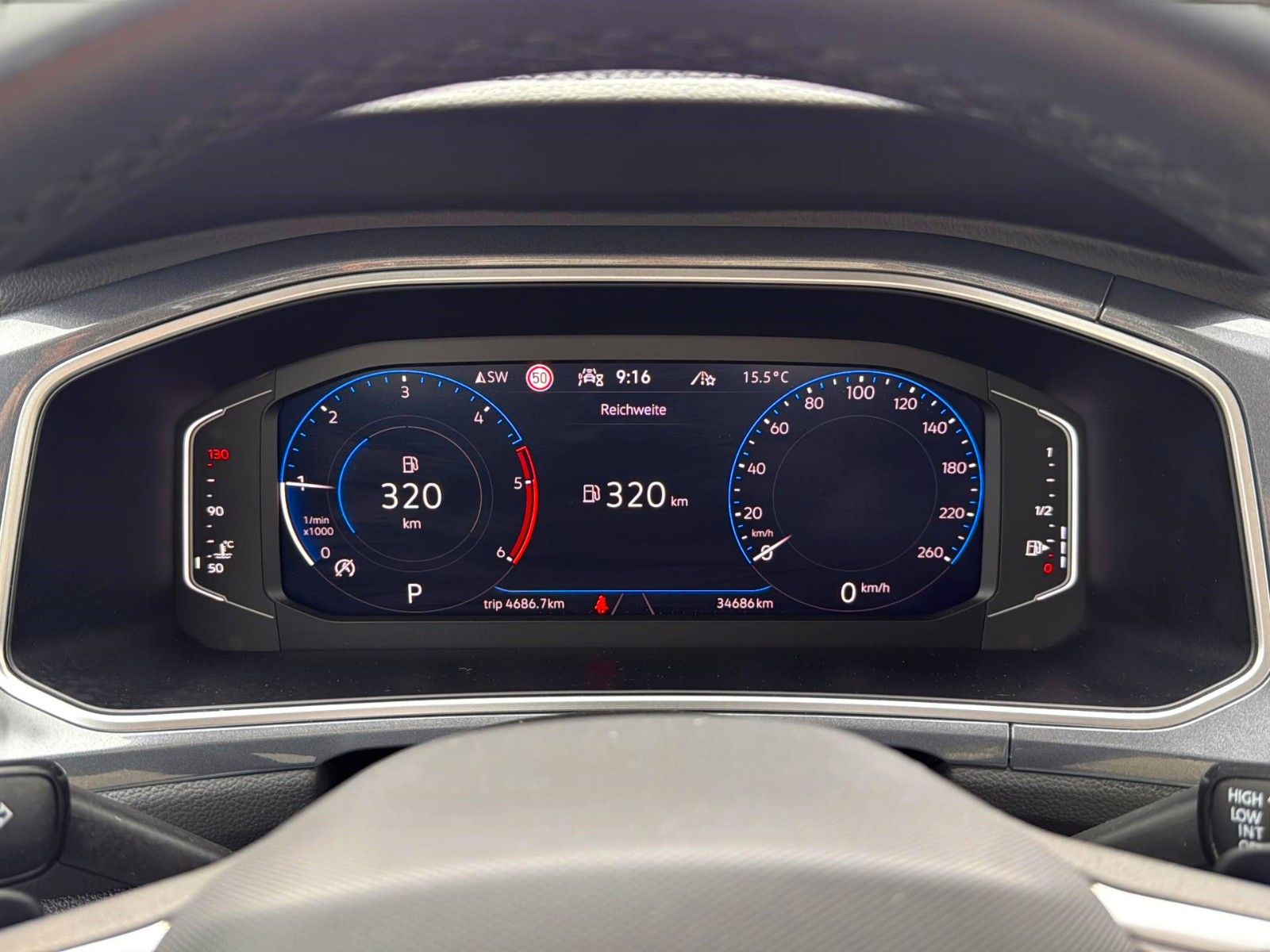 Fahrzeugabbildung Volkswagen T-Roc Style 4Motion*Standheizung*Drive*IQ LED* - mit KI generiert/bearbeitet