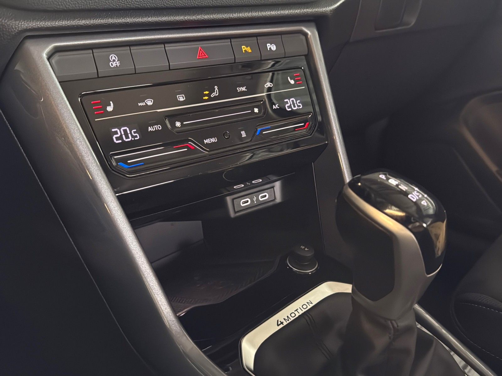 Fahrzeugabbildung Volkswagen T-Roc Style 4Motion*Standheizung*Drive*IQ LED* - mit KI generiert/bearbeitet