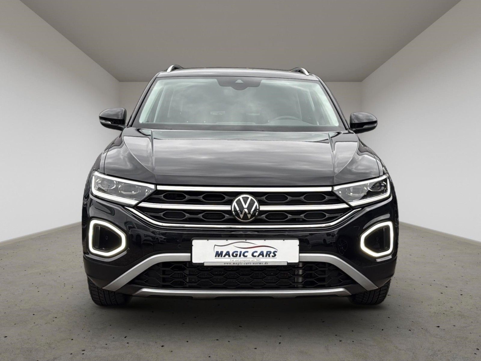 Fahrzeugabbildung Volkswagen T-Roc Style 4Motion*Standheizung*Drive*IQ LED* - mit KI generiert/bearbeitet