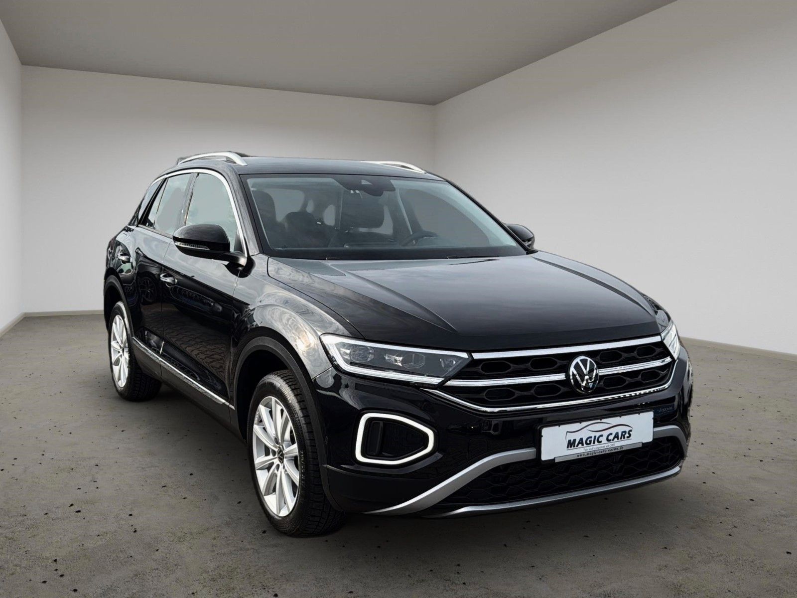 Fahrzeugabbildung Volkswagen T-Roc Style 4Motion*Standheizung*Drive*IQ LED* - mit KI generiert/bearbeitet