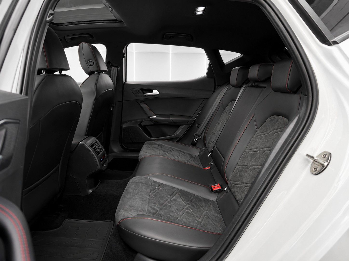 Fahrzeugabbildung SEAT Leon FR 2.0 TDI*Pano-Dach*Beats*DAB*Leder*Memory - mit KI generiert/bearbeitet