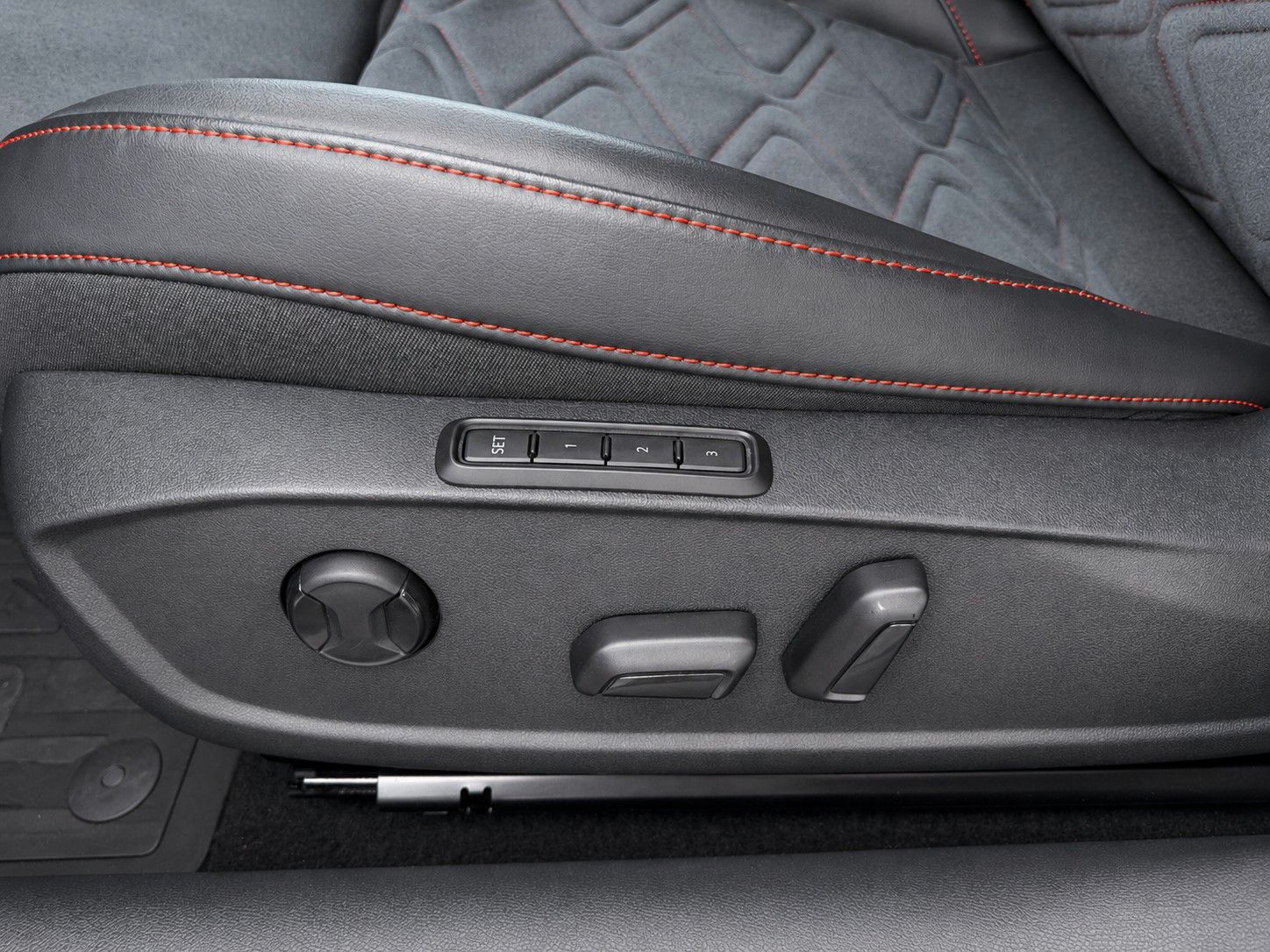 Fahrzeugabbildung SEAT Leon FR 2.0 TDI*Pano-Dach*Beats*DAB*Leder*Memory - mit KI generiert/bearbeitet