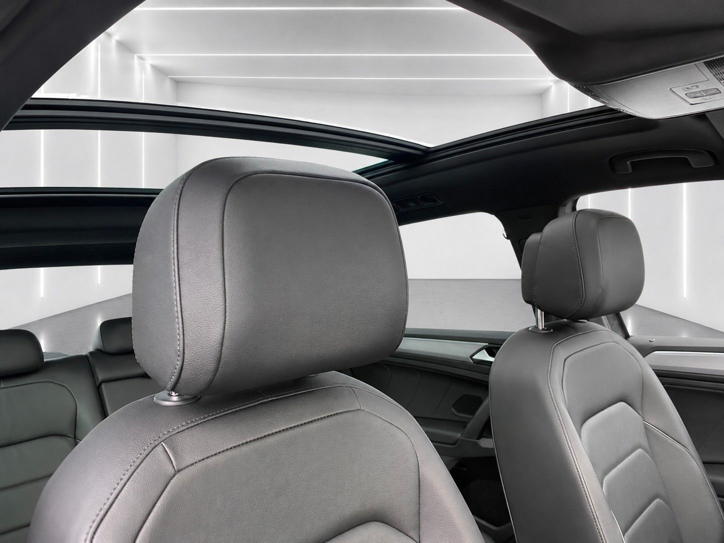 Fahrzeugabbildung SEAT Tarraco FR 4Drive*Pano-Dach*AHK*Leder*Drive*Cam. - mit KI generiert/bearbeitet