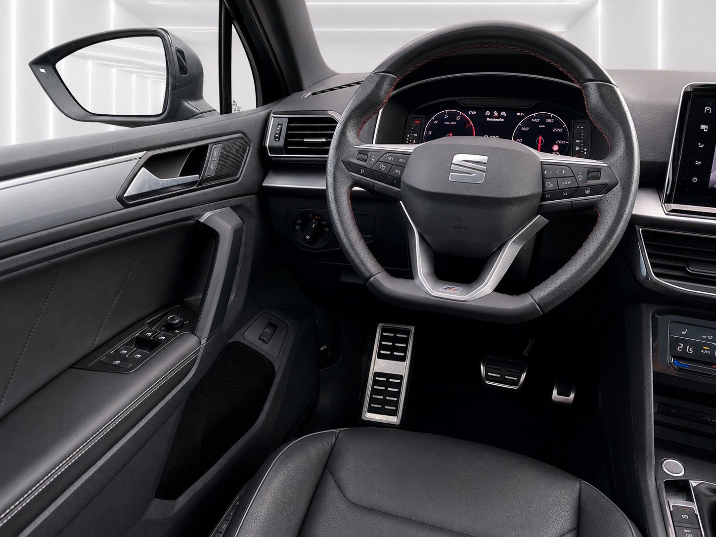 Fahrzeugabbildung SEAT Tarraco FR 4Drive*Pano-Dach*AHK*Leder*Drive*Cam. - mit KI generiert/bearbeitet