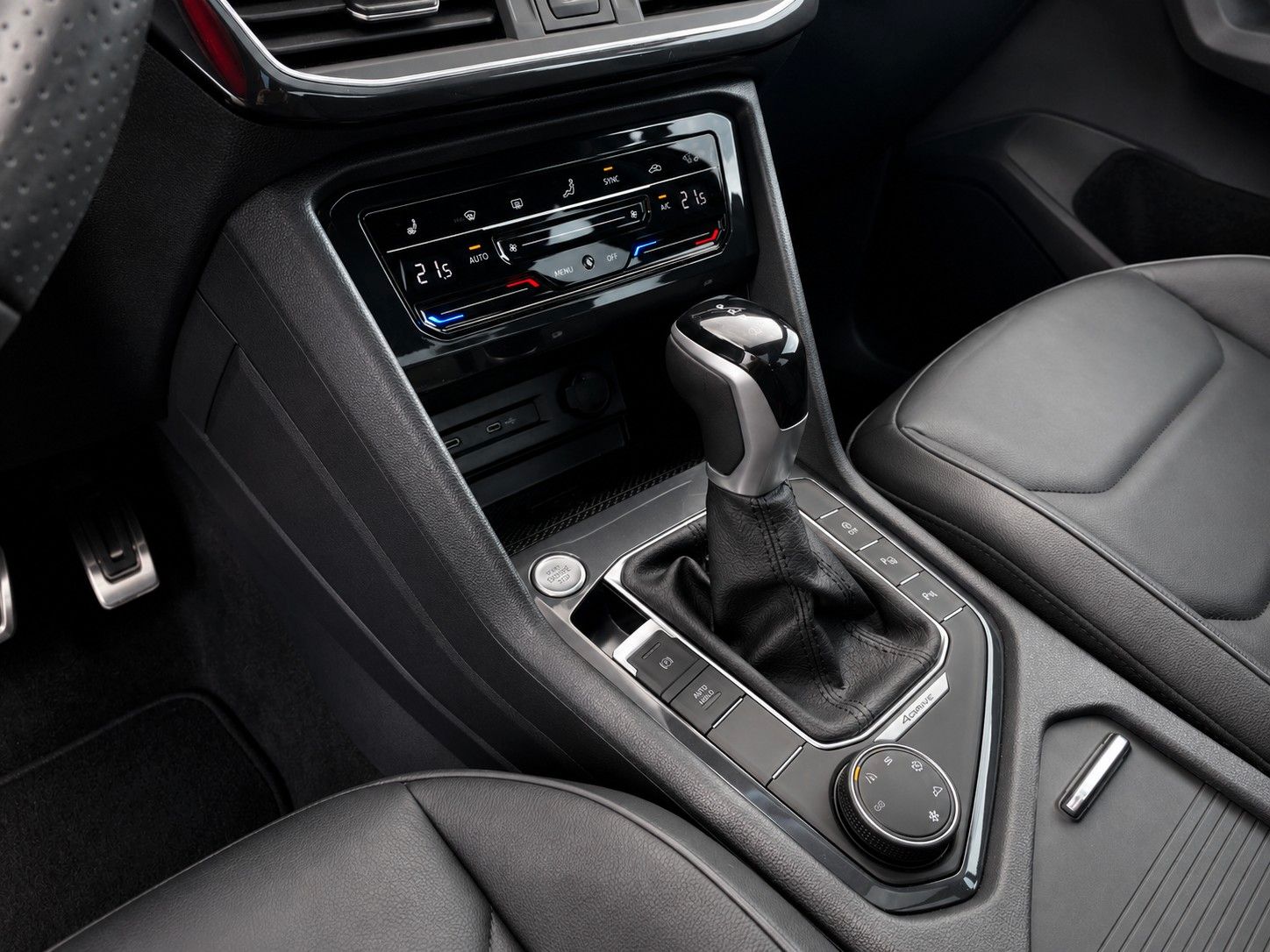 Fahrzeugabbildung SEAT Tarraco FR 4Drive*Pano-Dach*AHK*Leder*Drive*Cam. - mit KI generiert/bearbeitet
