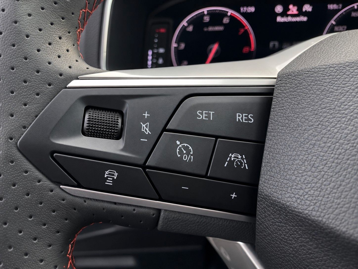 Fahrzeugabbildung SEAT Tarraco FR 4Drive*Pano-Dach*AHK*Leder*Drive*Cam. - mit KI generiert/bearbeitet