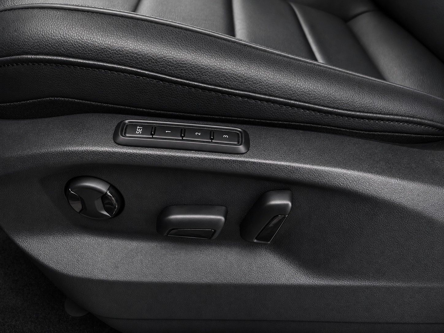 Fahrzeugabbildung SEAT Tarraco FR 4Drive*Pano-Dach*AHK*Leder*Drive*Cam. - mit KI generiert/bearbeitet