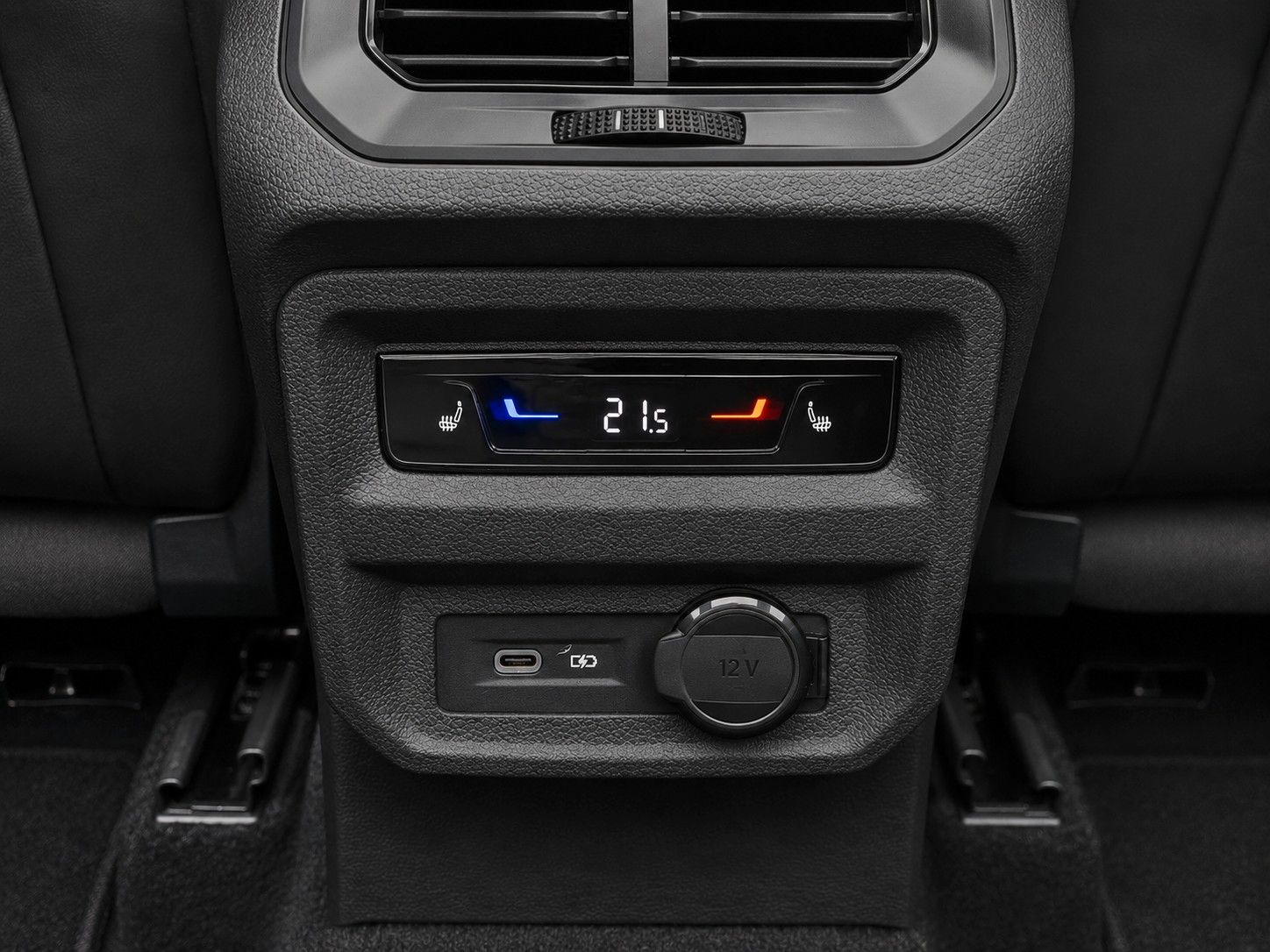 Fahrzeugabbildung SEAT Tarraco FR 4Drive*Pano-Dach*AHK*Leder*Drive*Cam. - mit KI generiert/bearbeitet