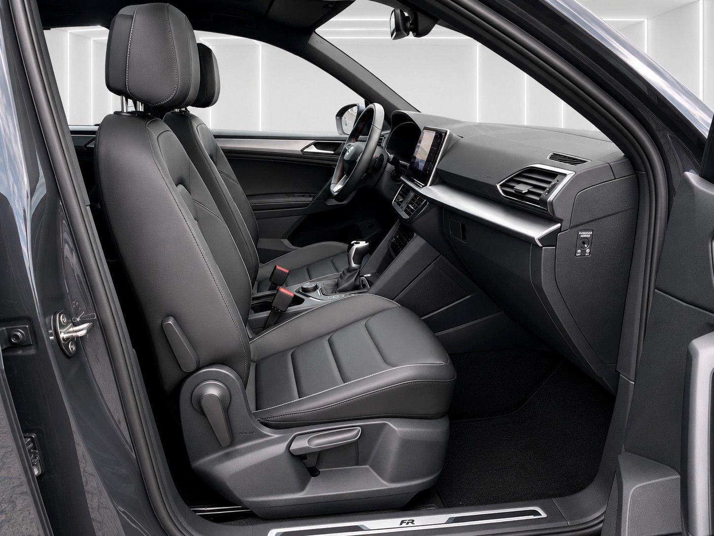 Fahrzeugabbildung SEAT Tarraco FR 4Drive*Pano-Dach*AHK*Leder*Drive*Cam. - mit KI generiert/bearbeitet